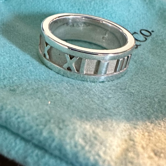 Tiffany & Co Ring - Picture 3 of 4
